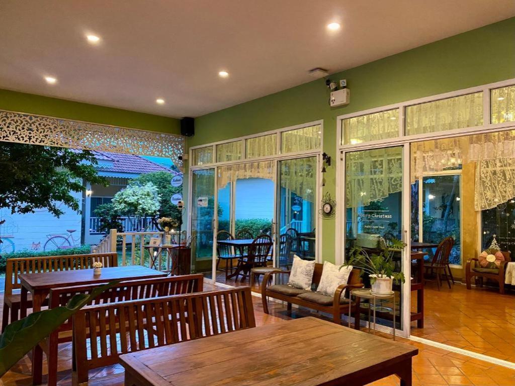 Ruen Maihom Riverside Cottage Канчанабури Экстерьер фото