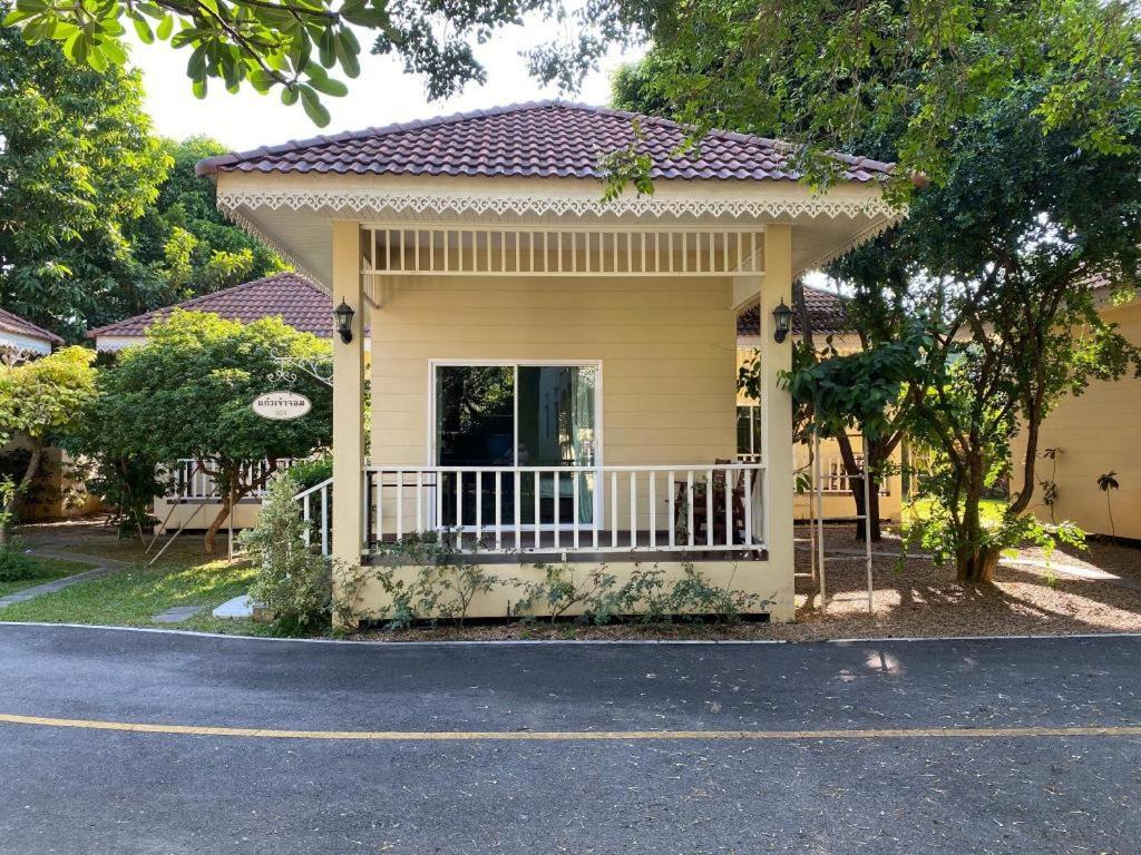 Ruen Maihom Riverside Cottage Канчанабури Экстерьер фото