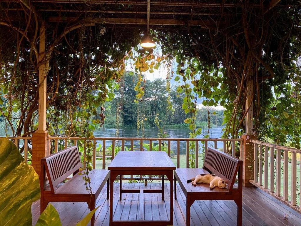 Ruen Maihom Riverside Cottage Канчанабури Экстерьер фото